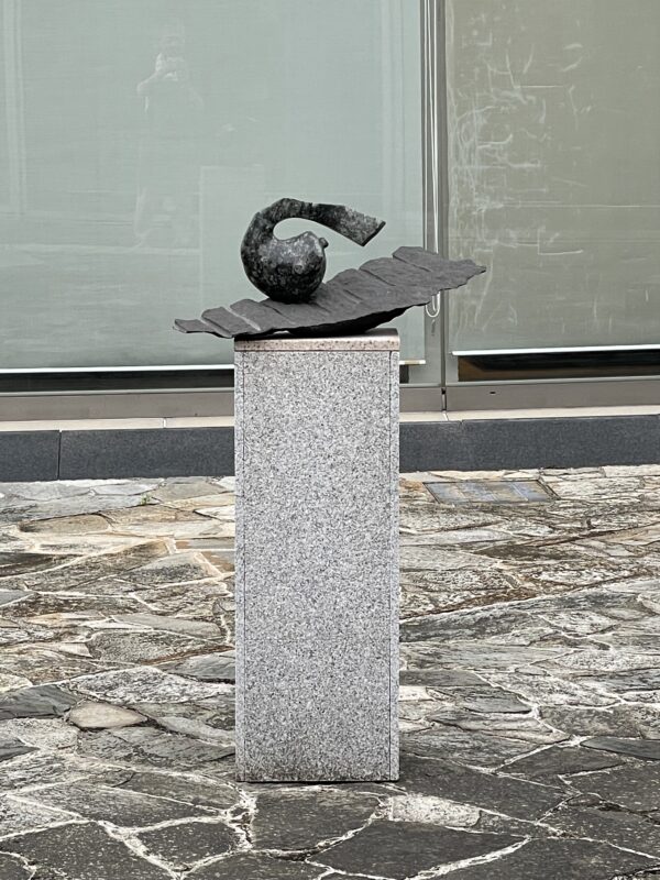 野村和弘彫刻展 – Frolic in stone –